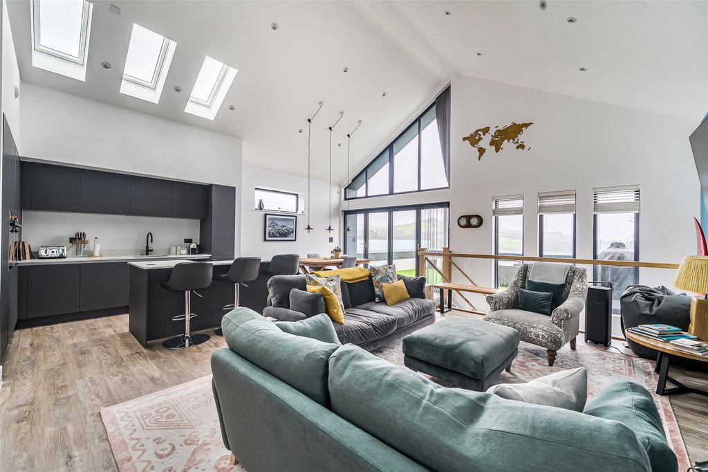 Property photo 3 of 28 3 - Picture No. 06