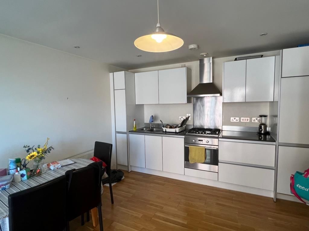 Property photo 2 of 6 Kitchen