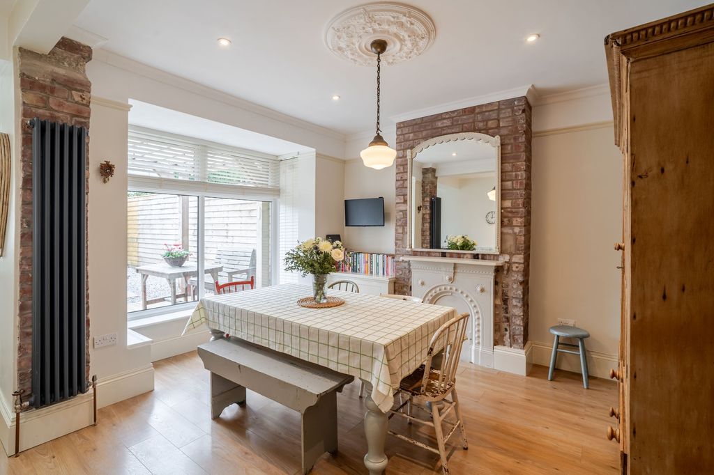 Property photo 3 of 26