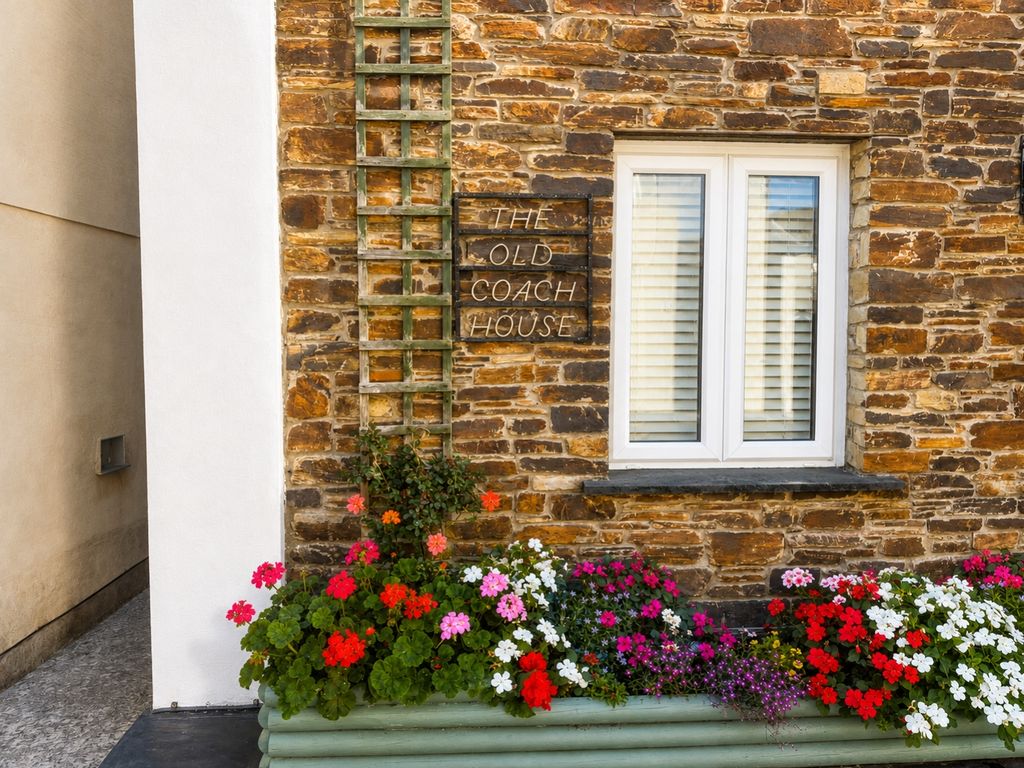 Property photo 2 of 11 Aa6c0640-6B0c-4Be4-819E-Cf8Aa0Ae5A55