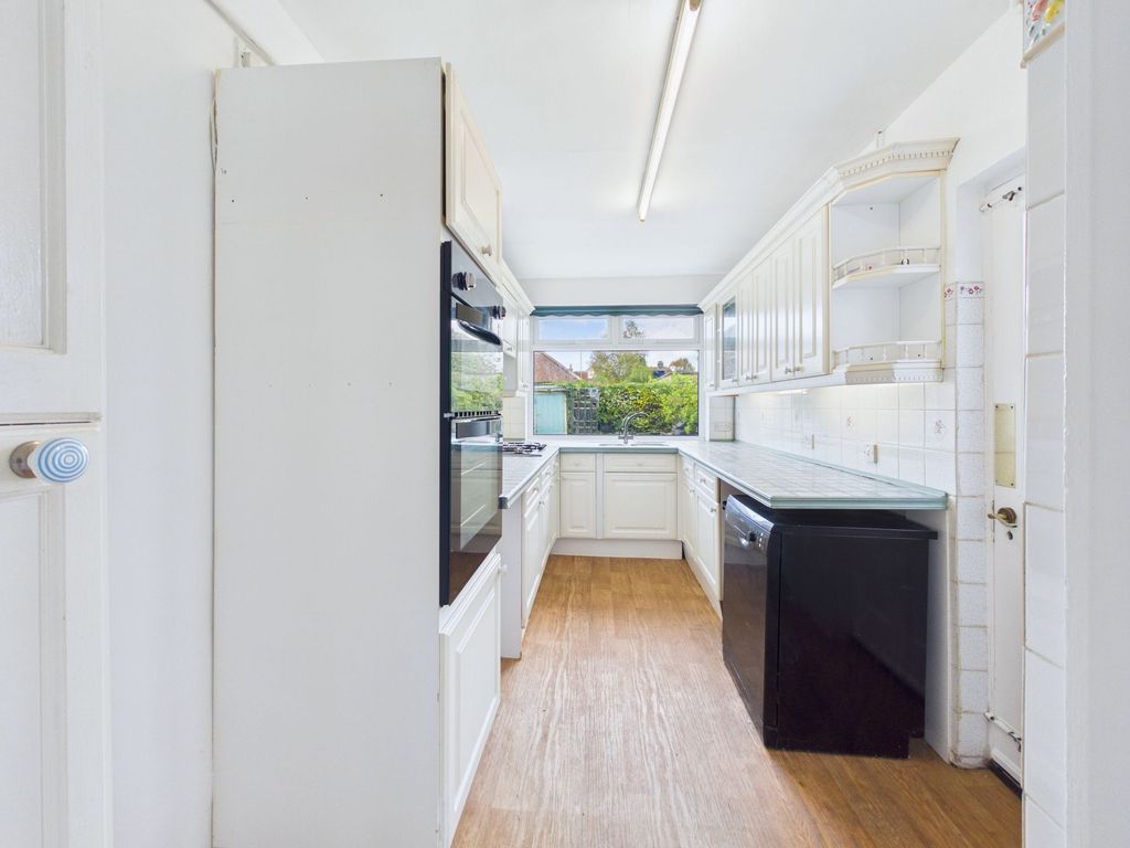Property photo 3 of 18 Kitchen