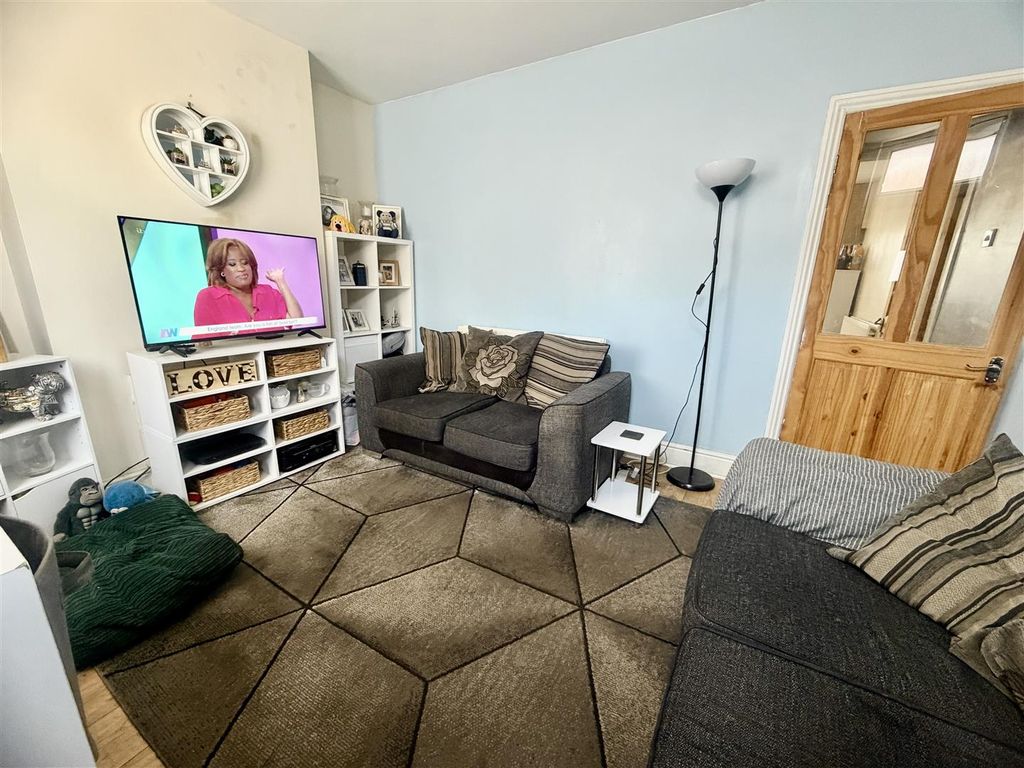 Property photo 3 of 12