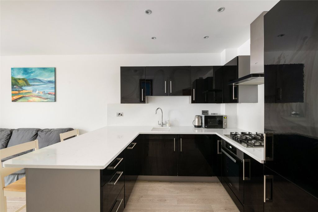 Property photo 3 of 11 Picture No. 31