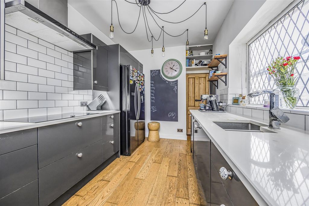 Property photo 1 of 18 146 Emsworth Road, Portsmouth-Porticomarketing-Sol