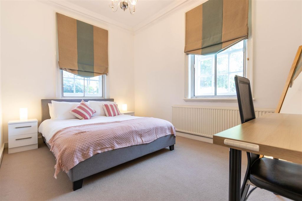 Property photo 2 of 8 Bed 1.Jpg