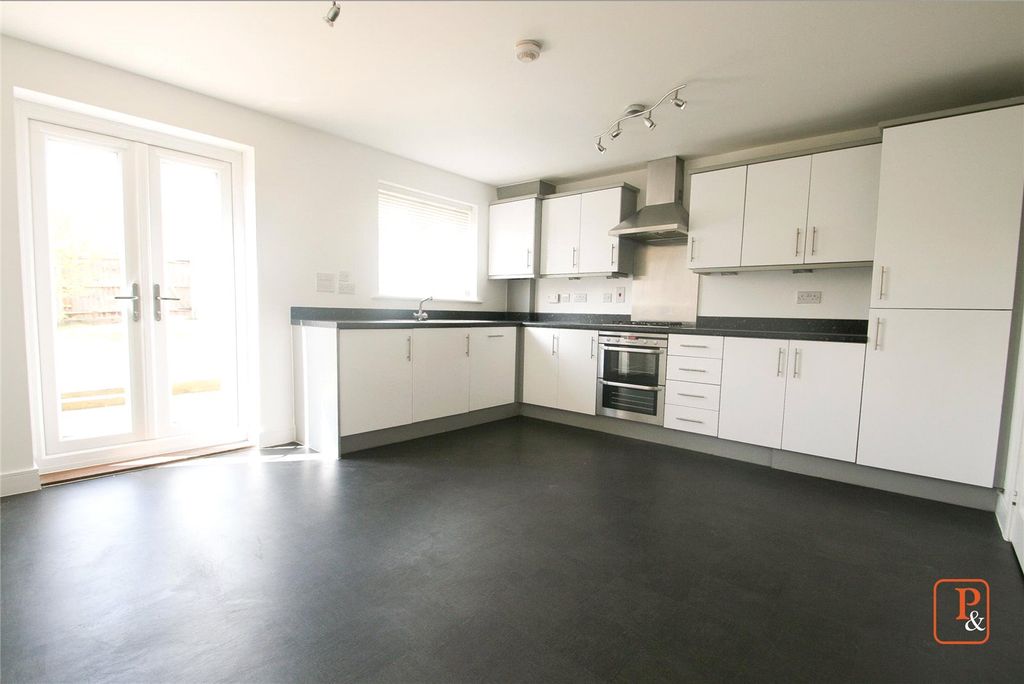 Property photo 2 of 10 Kitchen