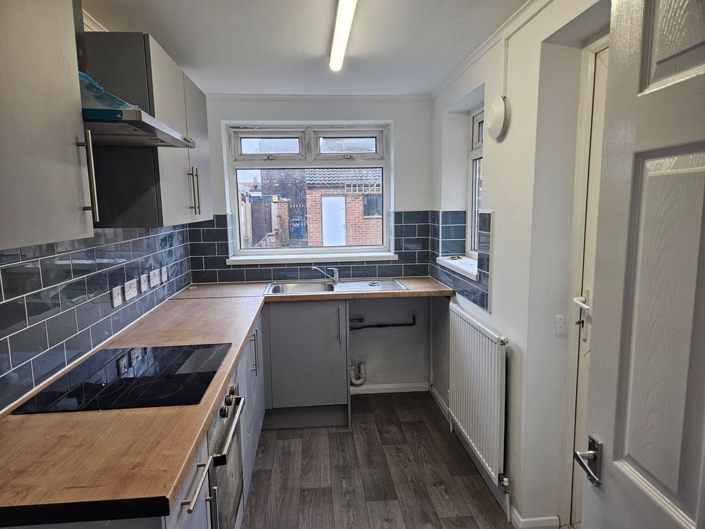 Property photo 3 of 9 Kitchen