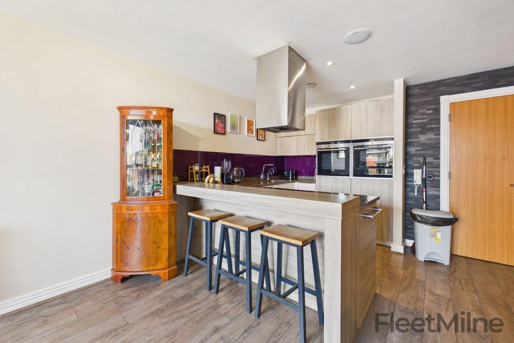 Property photo 3 of 10 Kitchen