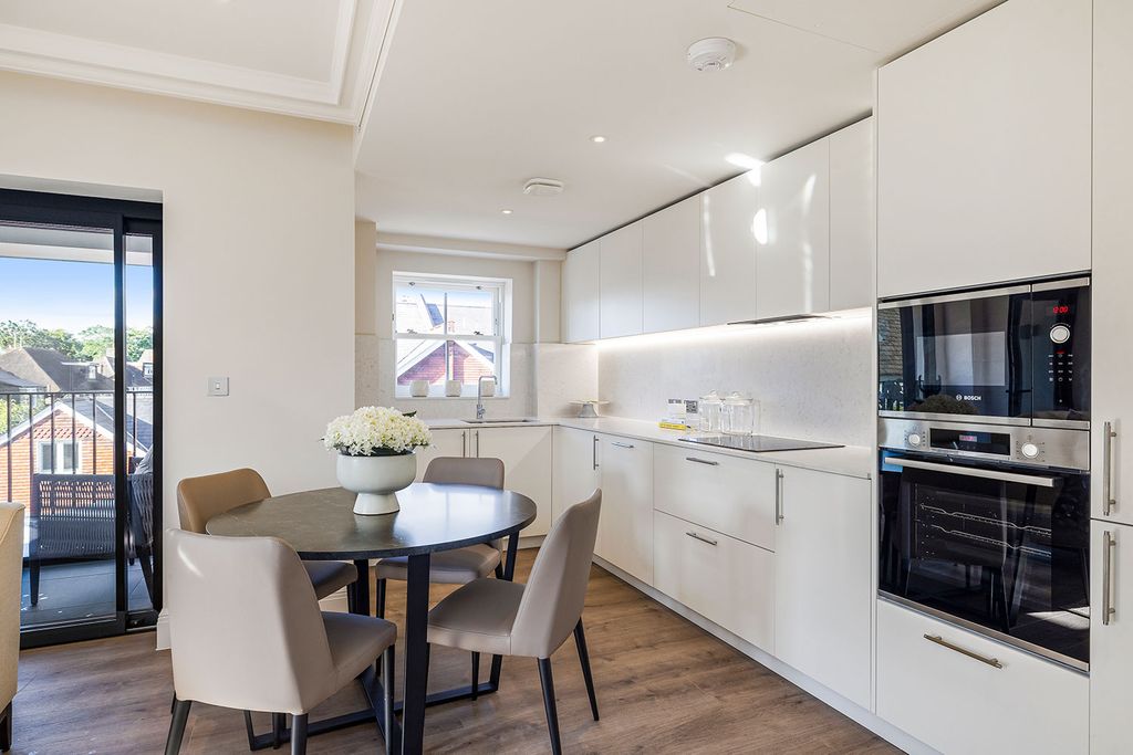 Property photo 2 of 9 Openplan Kitchen, di