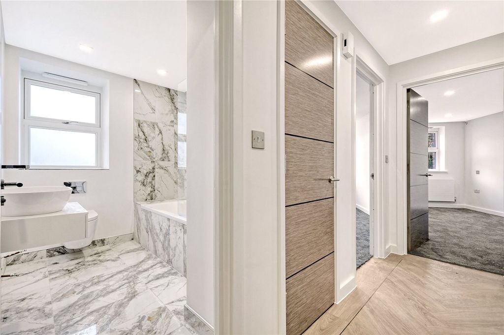 Property photo 3 of 13 Picture No. 17