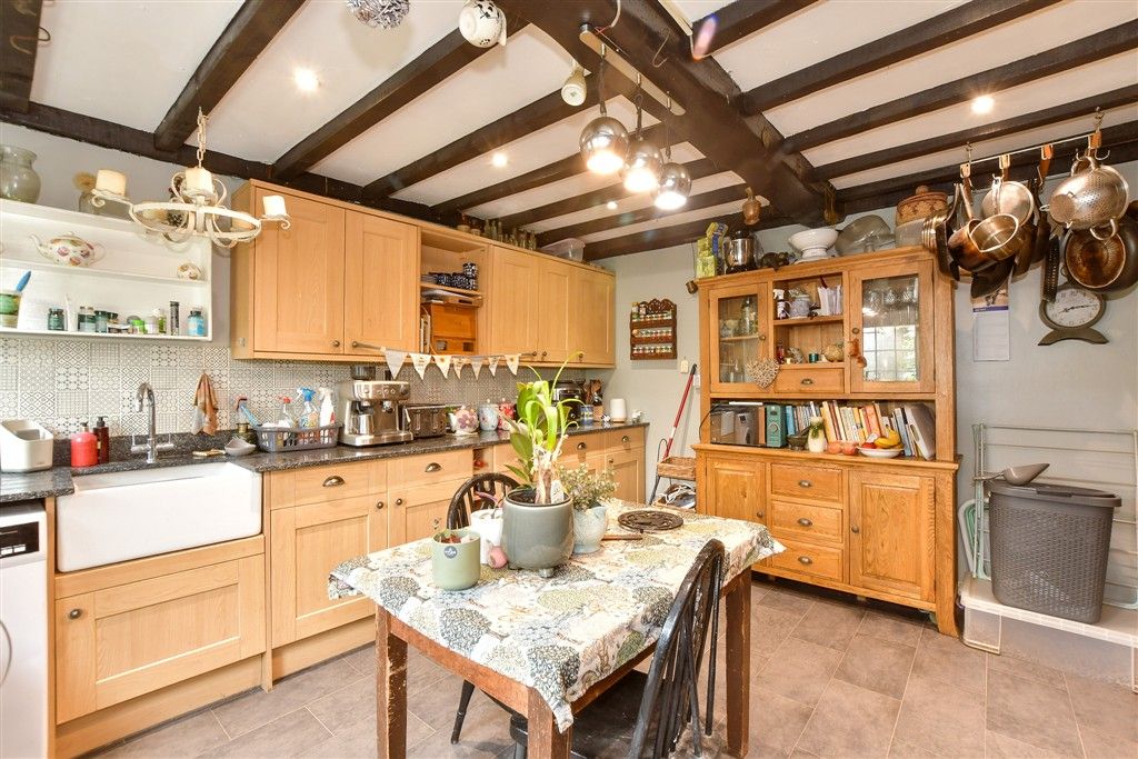 Property photo 3 of 10 Kitchen