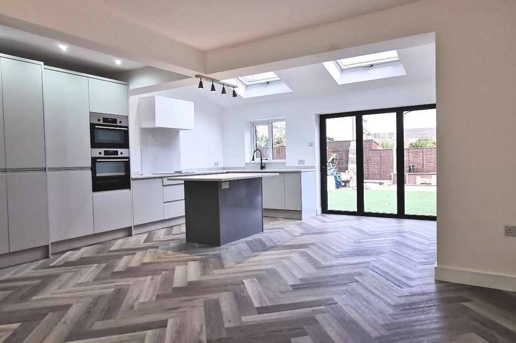 Property photo 3 of 34