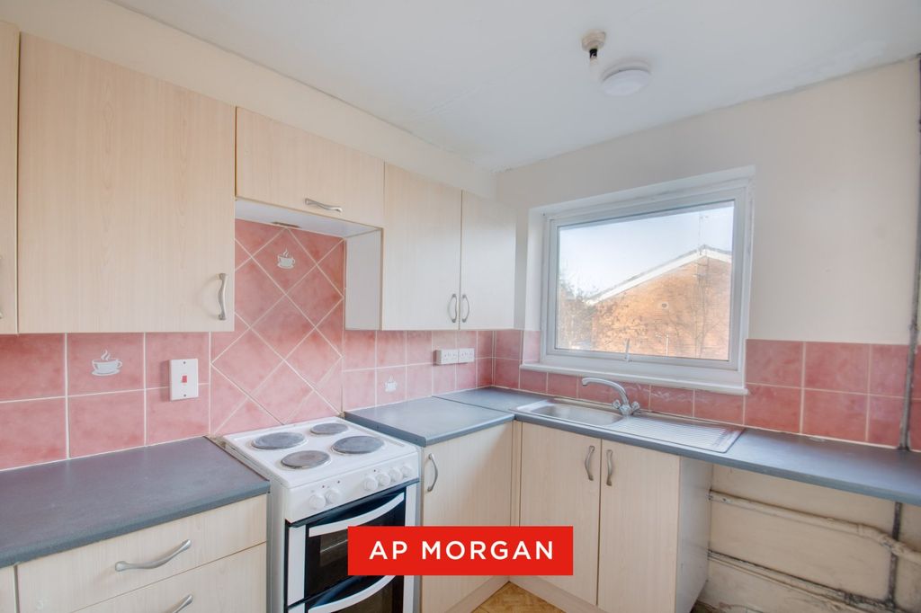 Property photo 2 of 9 Picture No. 16