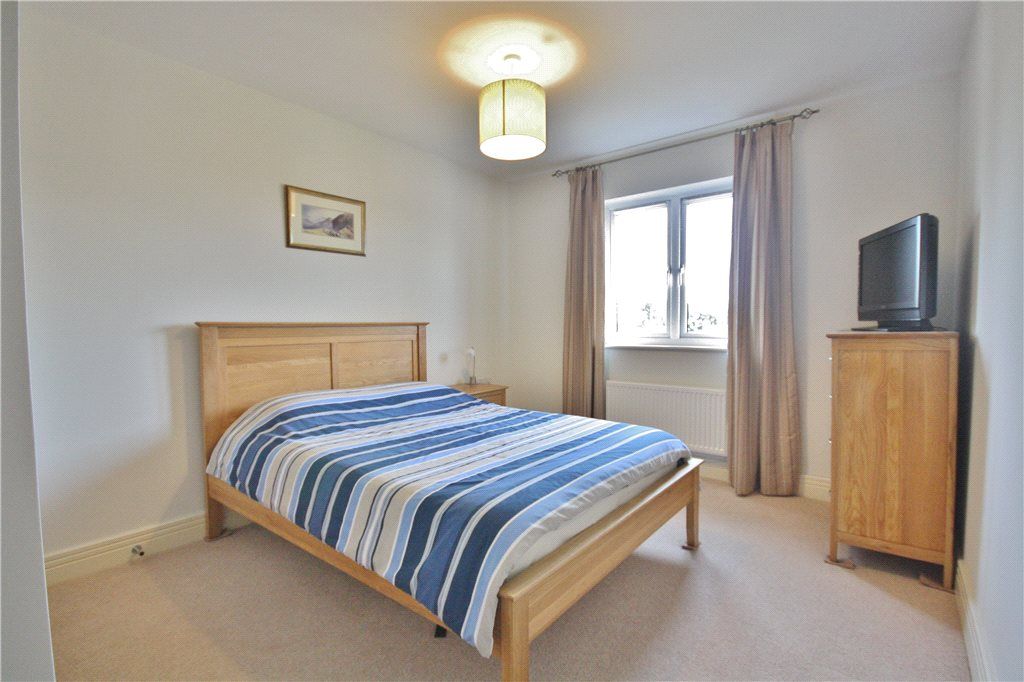 Property photo 2 of 6 Bedroom