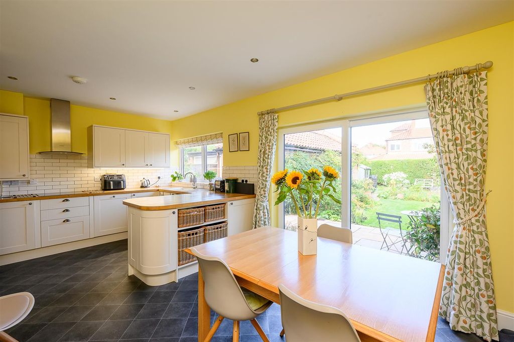 Property photo 2 of 15 Kitchen Diner