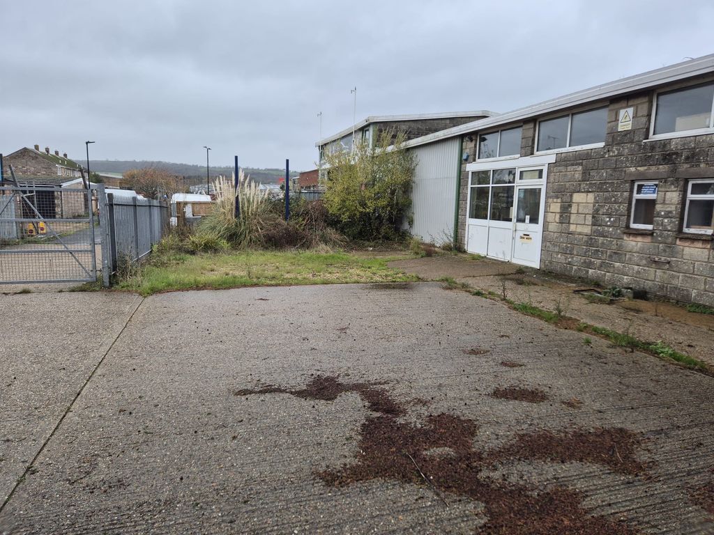 Property photo 2 of 12