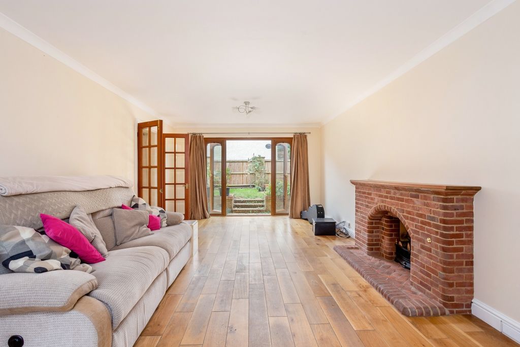 Property photo 2 of 25