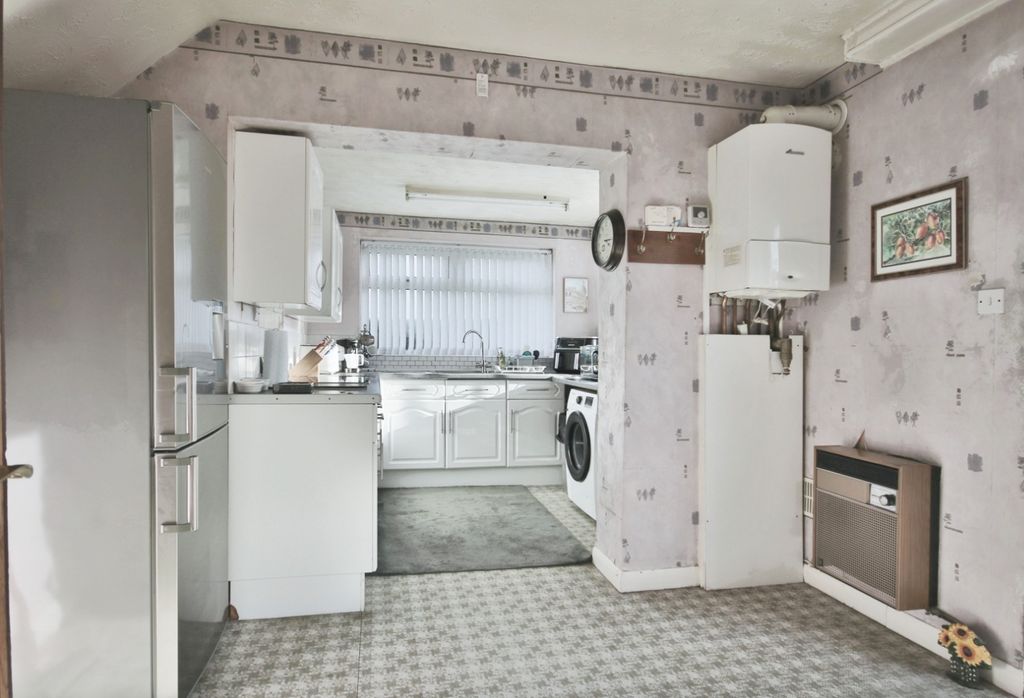 Property photo 3 of 24 4000408