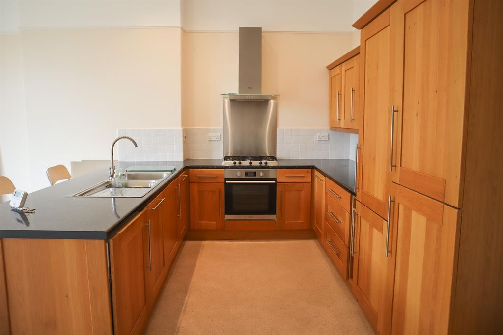 Property photo 3 of 13 Kitchen