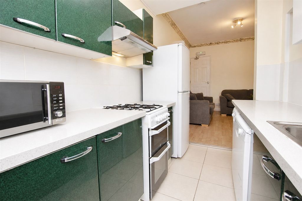 Property photo 2 of 11 Approach