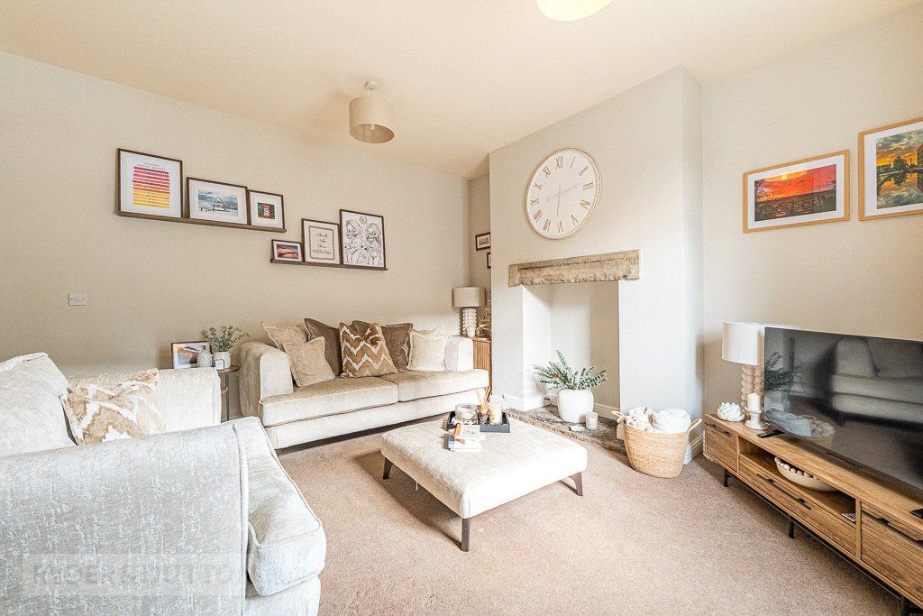 Property photo 3 of 15 Living Room