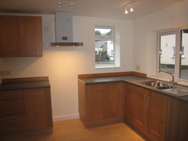 Property photo 2 of 6 Kitchen