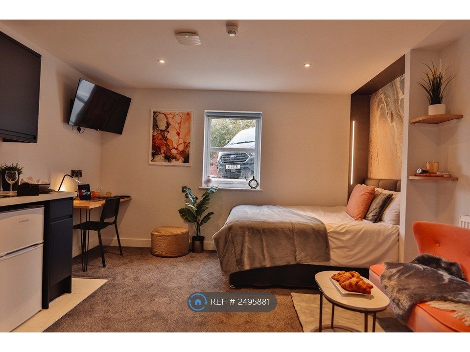 Property photo 2 of 11 Studio 10
