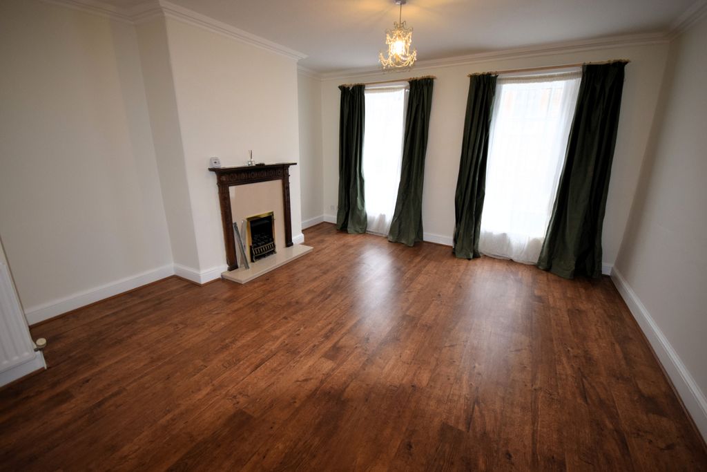 Property photo 3 of 21 Living Room