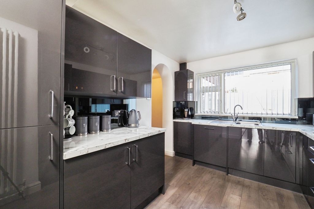 Property photo 2 of 28 Pbox-Img.Jpg