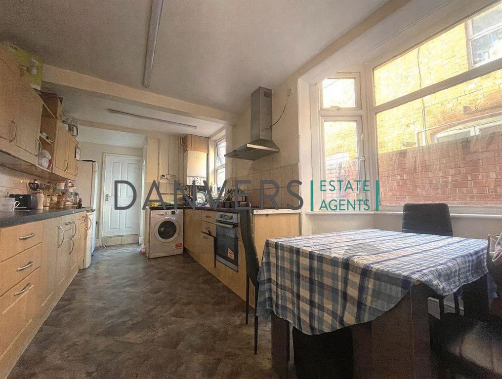 Property photo 3 of 4 Kitchen.Jpg
