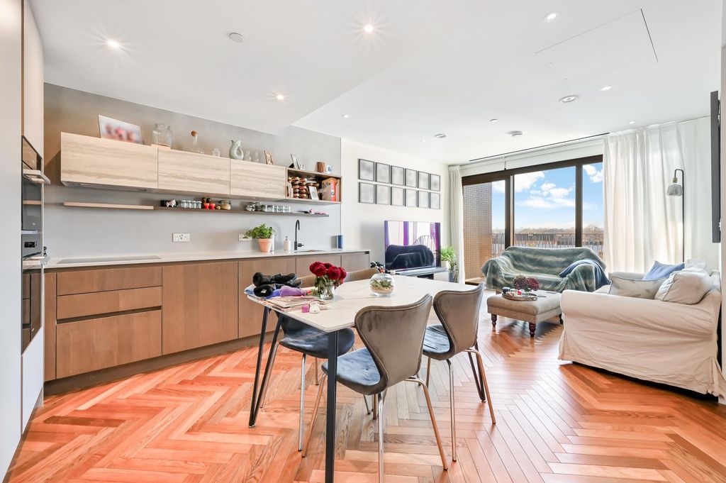 Property photo 3 of 12