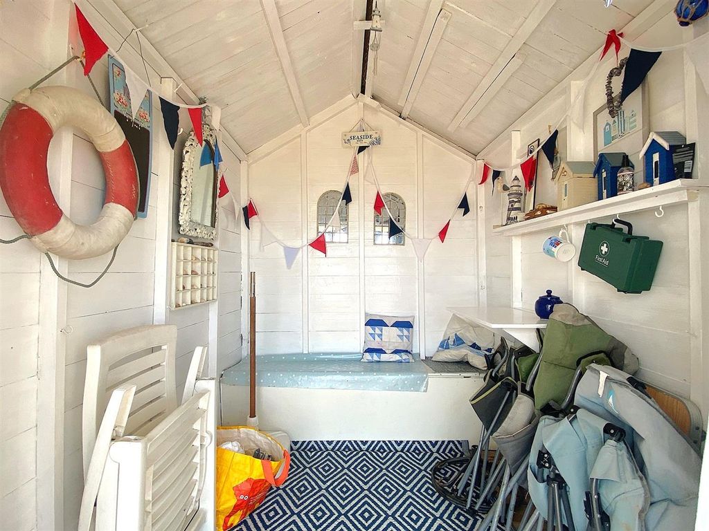 Property photo 3 of 6 Beach Hut 66 - Internal.Jpg