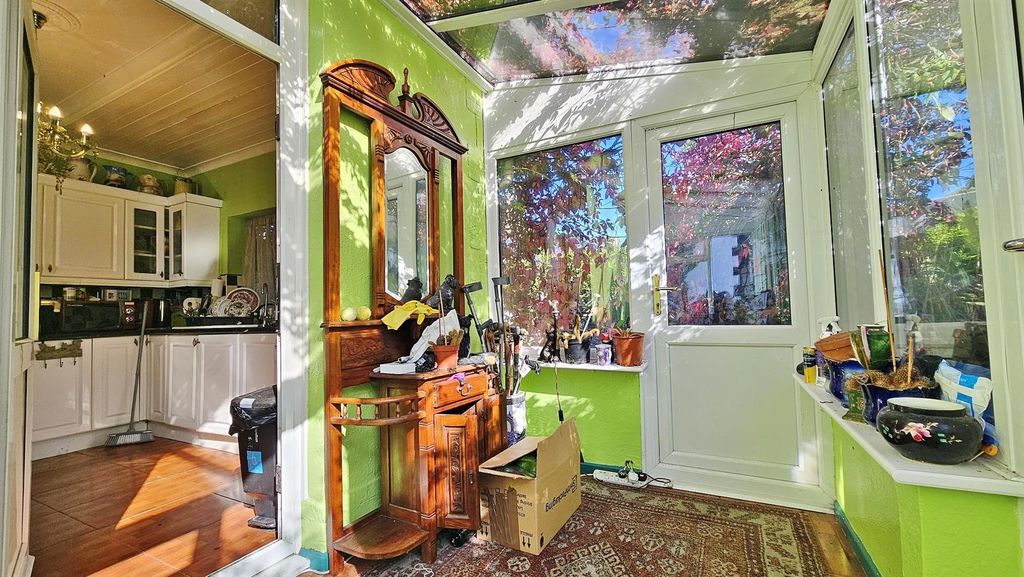 Property photo 3 of 16 Sun Room