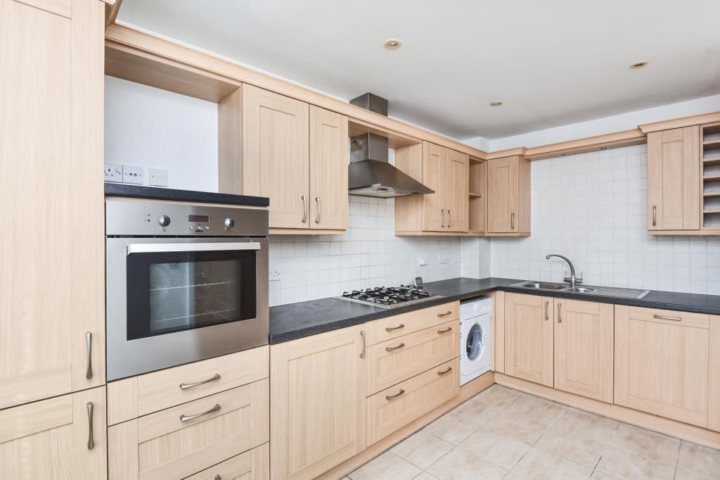 Property photo 2 of 10 Kitchen