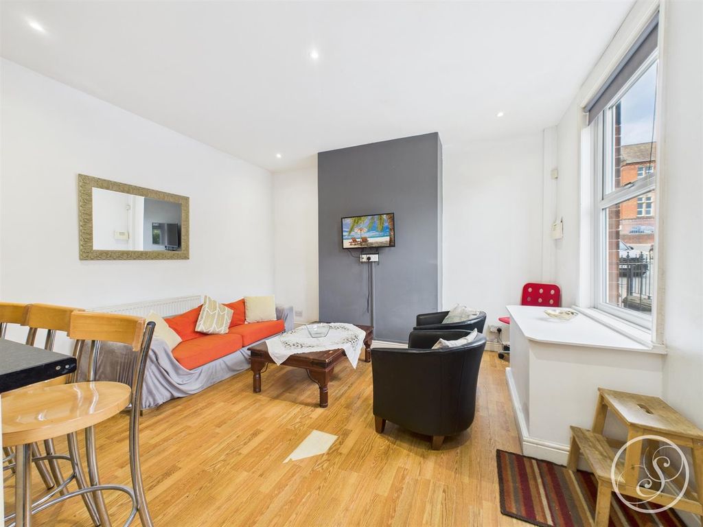 Property photo 2 of 15 Living Space