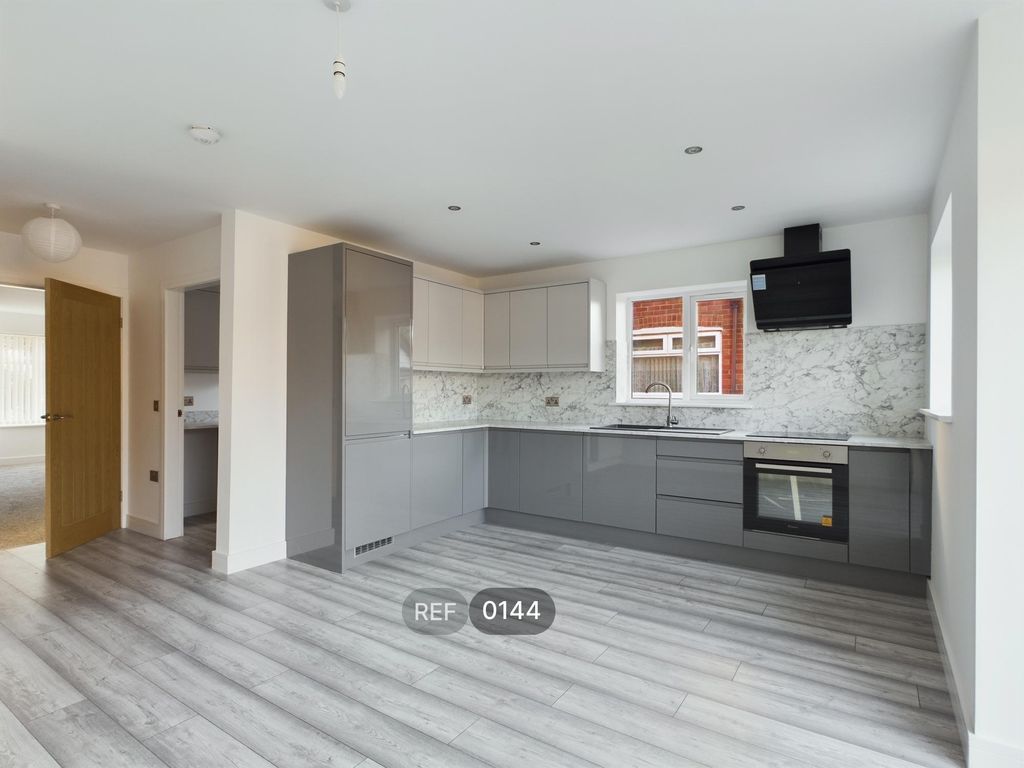 Property photo 3 of 16 Kitchen