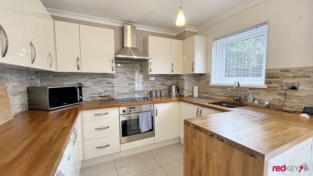 Property photo 2 of 12 Kitchen