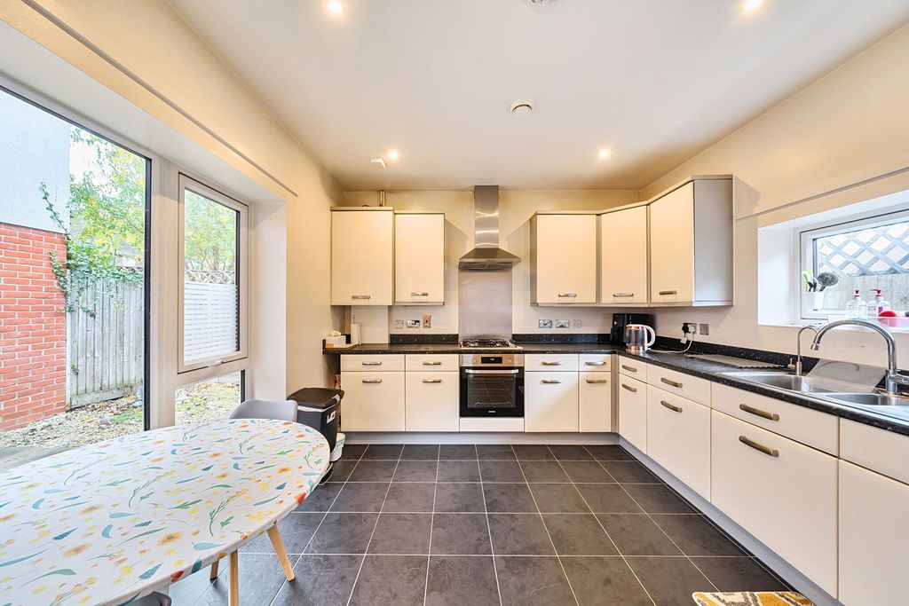 Property photo 2 of 14 1381225-9-6914791...