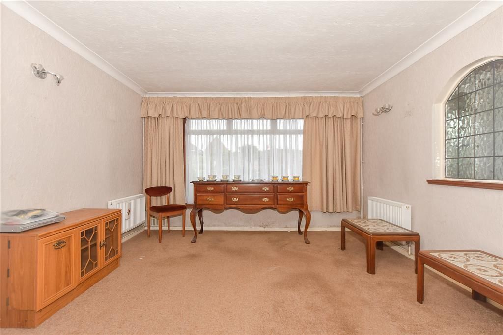 Property photo 3 of 14 Lounge