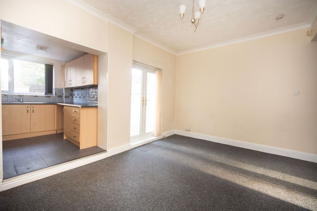 Property photo 3 of 21
