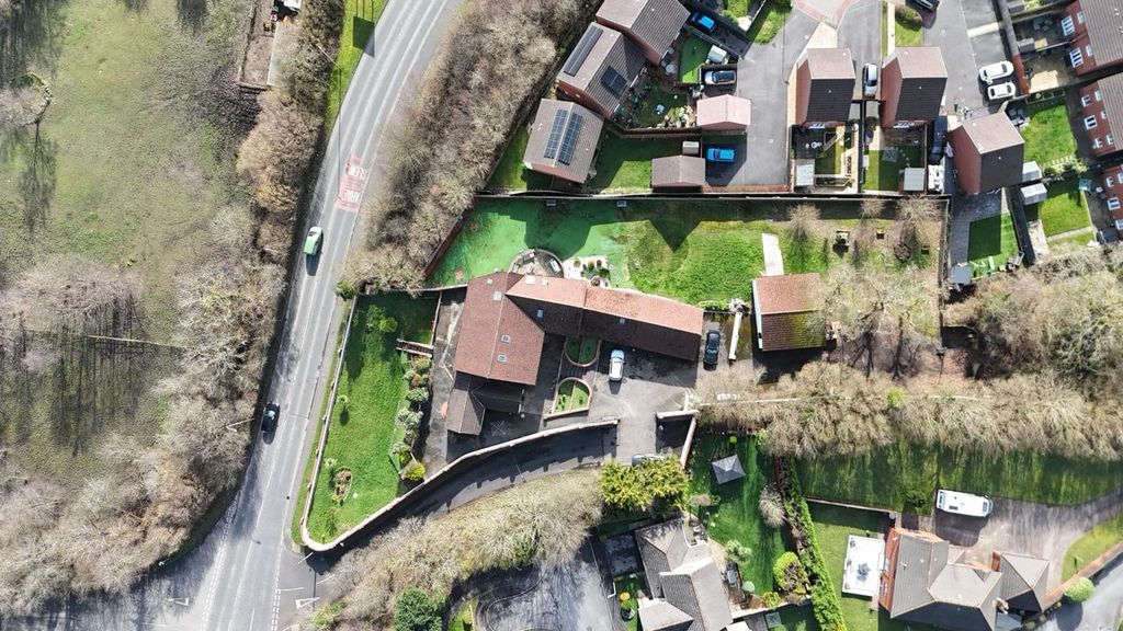 Property photo 2 of 34