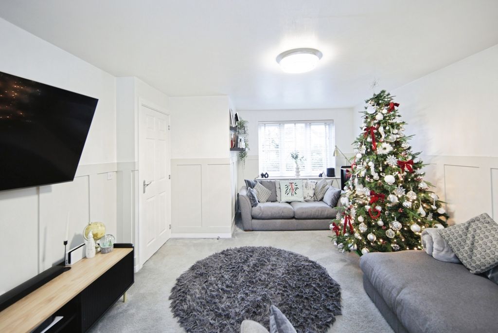 Property photo 2 of 19 Pbox-Img.Jpg