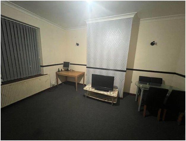 Property photo 2 of 6 Living Room