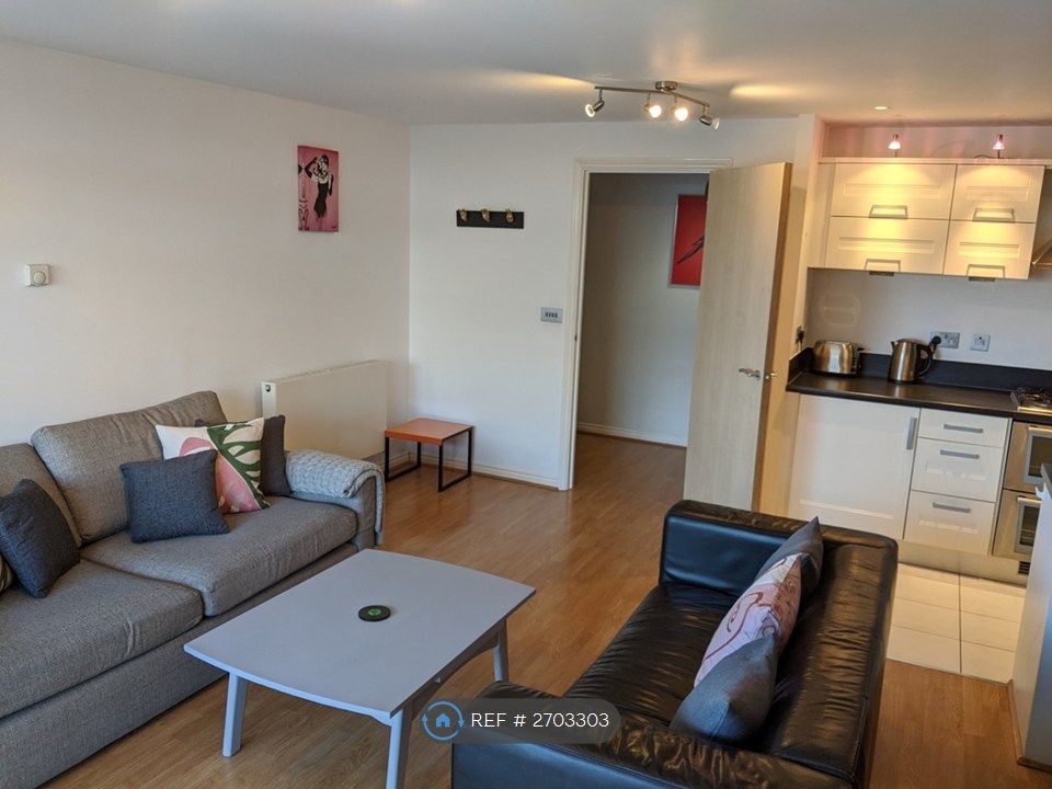 Property photo 3 of 10 Kitchen / Living