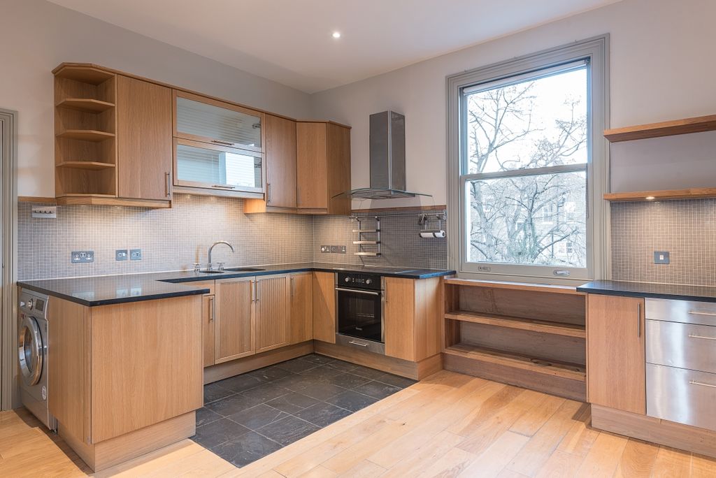 Property photo 3 of 12 Englefield Road