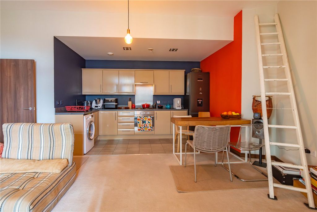 Property photo 3 of 20 Kitchen