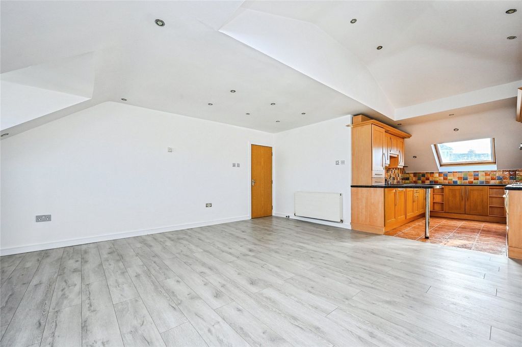 Property photo 2 of 15 Picture No. 24