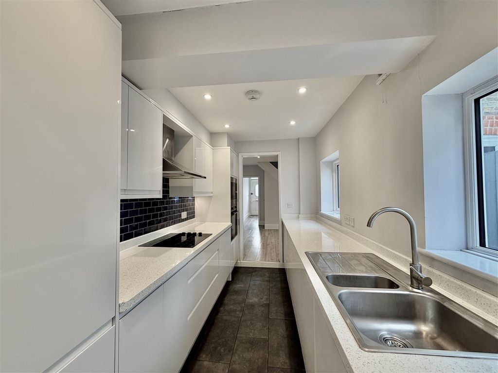 Property photo 2 of 11 Souldern Street - Kitchen A.Jpg
