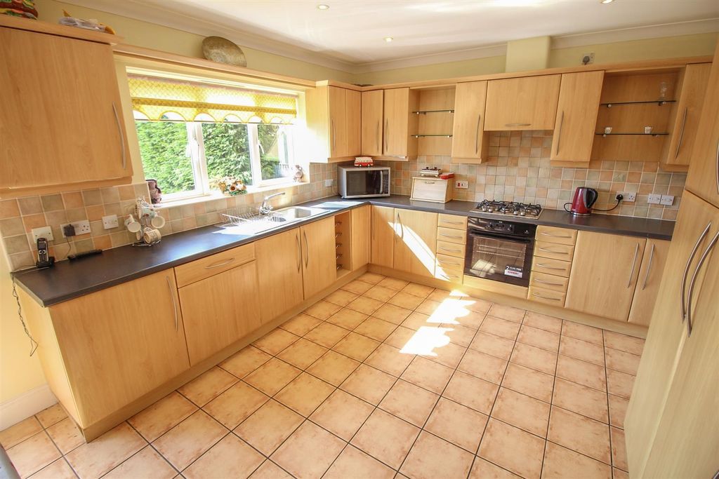 Property photo 2 of 23