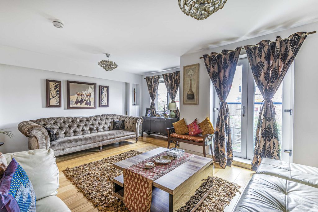 Property photo 3 of 10 Photo